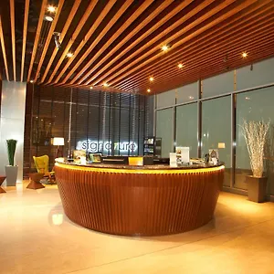 Hotel The Signature & Serviced